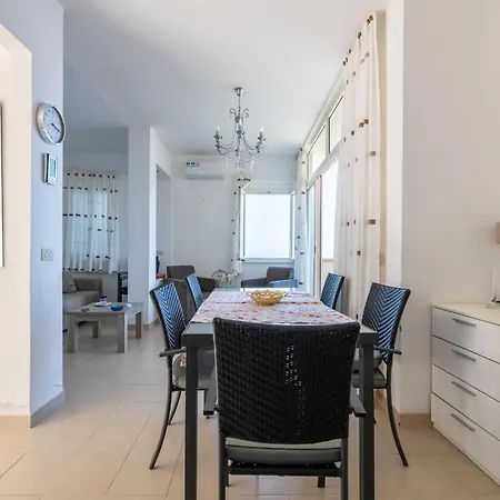 Apartment Seaview In With Swimming Pool Parghelia